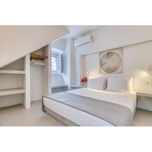Sail in apt in the heart of Naousa