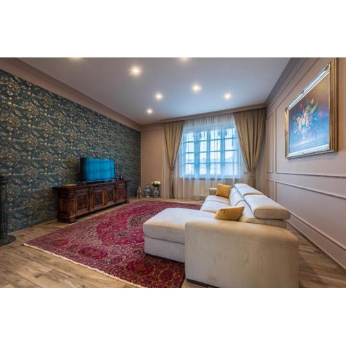 Saint Paul Deluxe Apartments, Alba