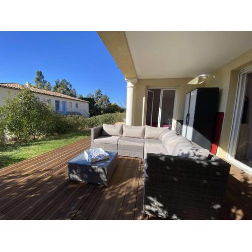Sainte-Maxime : 3 Pièces, 4 Couchages, Piscine, Calme, Proche Commerces et Aqualand - FR-1-226-476