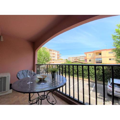 Sainte-Maxime, Apt 2 pièces avec piscine, terrasse, parking privé, proche plage et commerces - FR-1-226-487