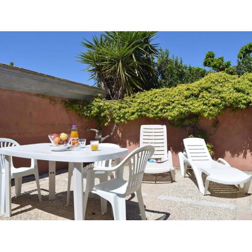 Sainte-Maxime : studio 2 pers refait à neuf avec clim, jardin et parking - FR-1-226-299