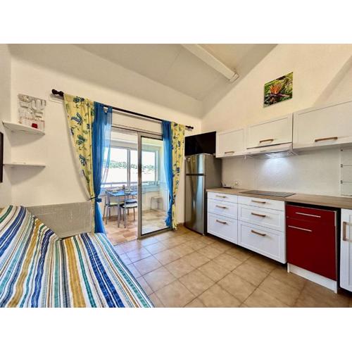 Sainte-Maxime: Studio Mezzanine 4 Couchages à 50m de la Plage - FR-1-226-547