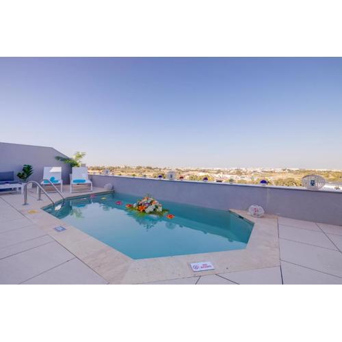 Salmar Court Holiday Apartments with Pool