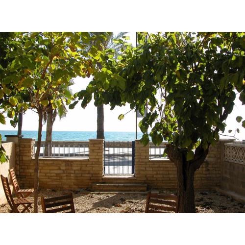 Salou 1 · House -garden in front of the beach - Ferrari Land