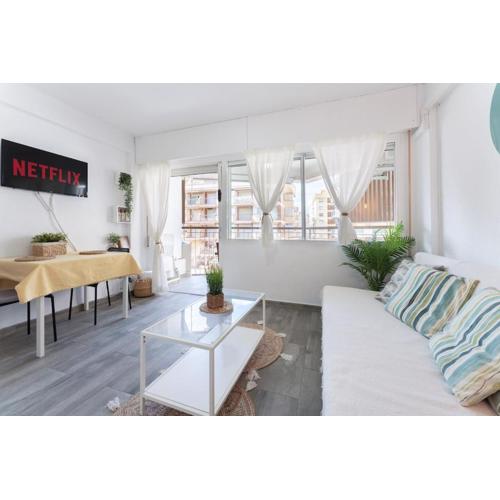 Salou Seafront! Private Terrace - AC & WiFi