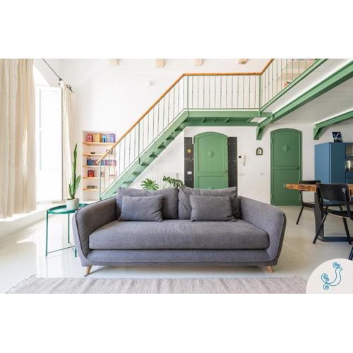 San Diego - Bright and Colourful loft with Cathedral view