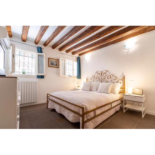 San Giacomo Pied-A-Terre House by Wonderful Italy