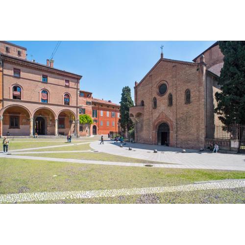San Giovanni in Monte Apartment