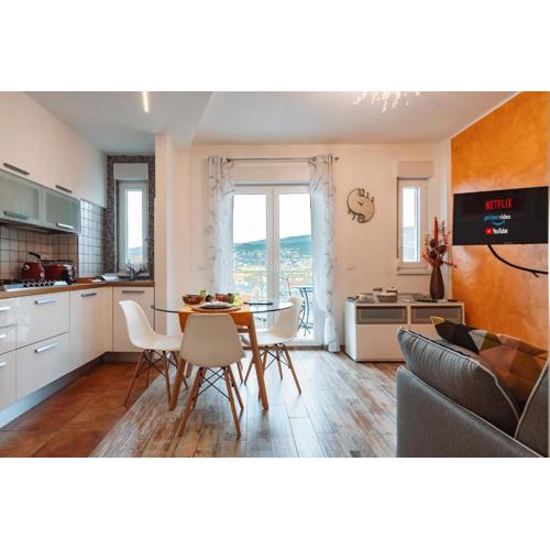 [San Giusto] Elegante Bilocale con Balcone e Vista