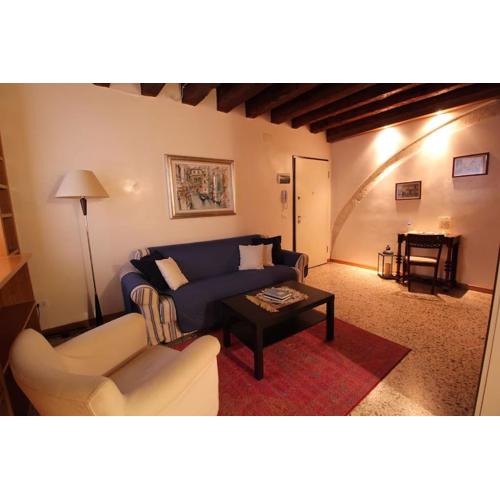 San Marco charming apartment with canal view