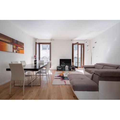 San Marco Prestige with Terrace by Wonderful Italy