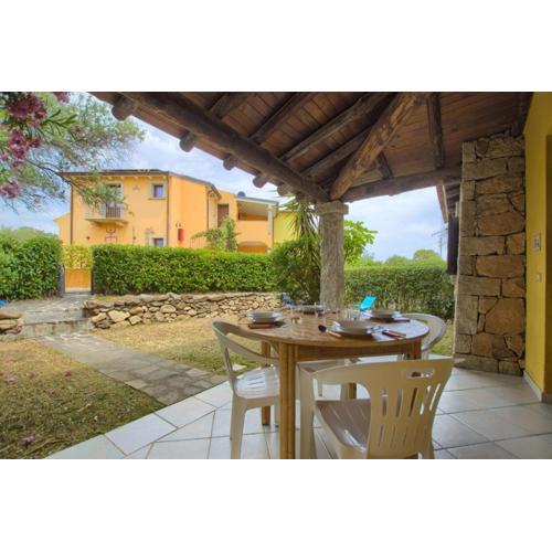 San Teodoro Center - Parking & garden