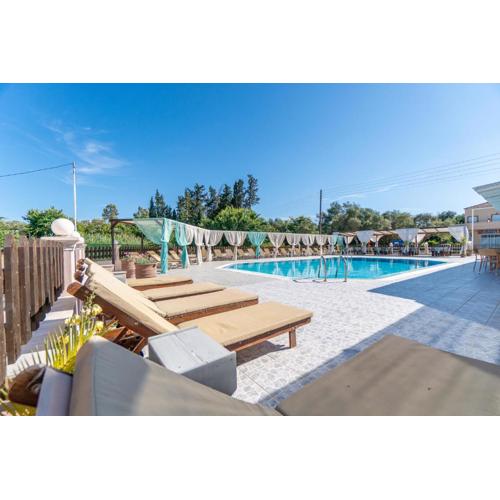 Sandy Beach Complex by Konnect - Poolside Studios & Seaside Apartments