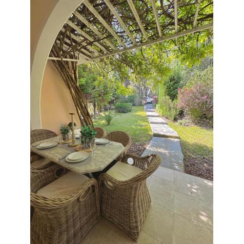 Sani-Relax Luxury Apartment with garden