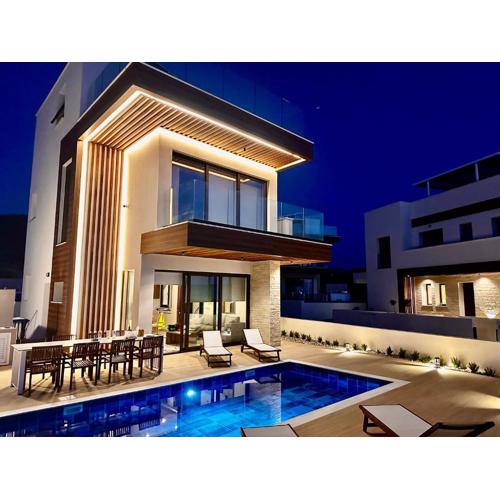 Santa Barbara Seafront villas w jacuzzi pool