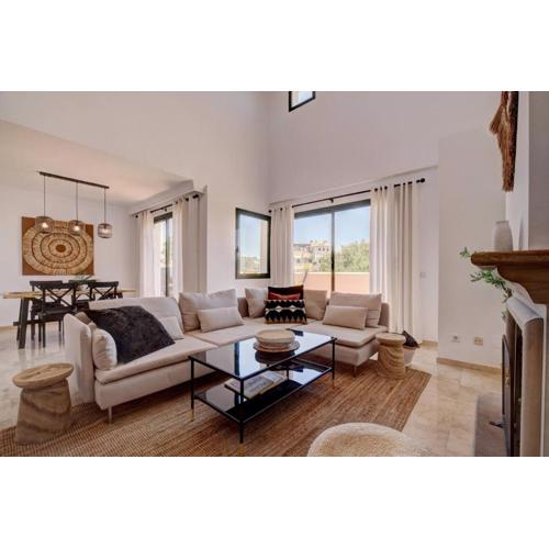 Santa Maria Elviria Golf Penthouse With Large Private Terrace and Sea Views -029