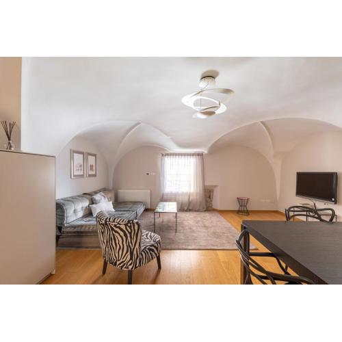 Santo Stefano Elegant Apartment by Wonderful Italy