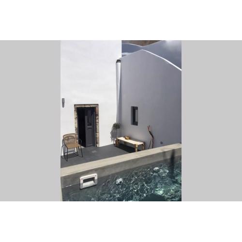 Santorini Folia Cave house with jacuzzi