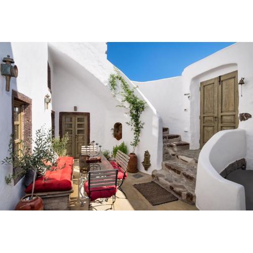 Santorini Vista Legacy Retreat - Live the history, wake to the view