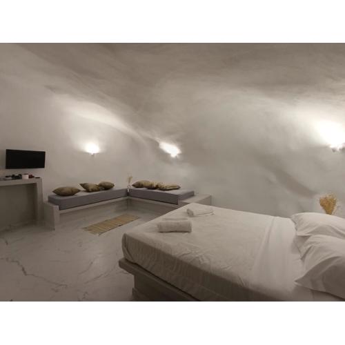 Santorini White Lotus