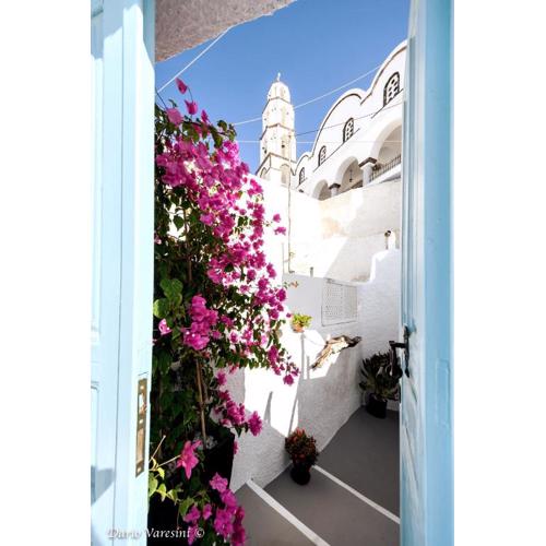 Santorinian Lava House