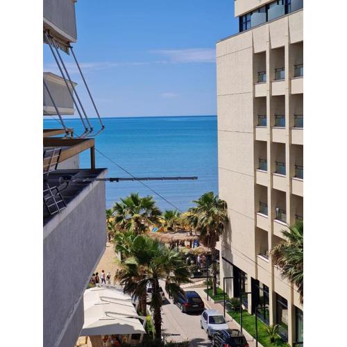 Sara-El Seaside Apartment Durres
