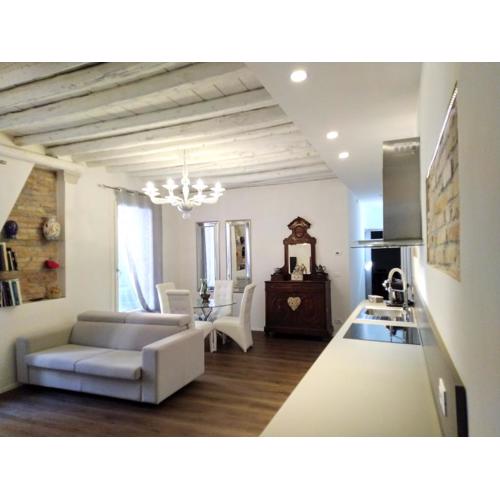 SARA S LUXURY HOME five minutes from Piazza San Marco