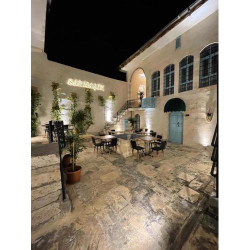 Sarmaşık Otel