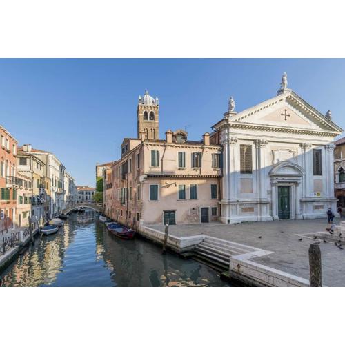Scaleter - a fine luxury apartment in Palazzo with canal view