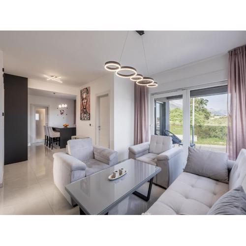 Scenic Kastel Luksic Apartments - Three Bedroom Apartment