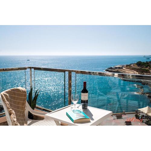 Scenic Seafront Duplex Apartment in Sliema