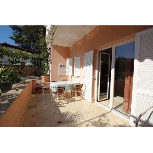 Schöne Wohnung in Baška mit Eigener Terrasse
