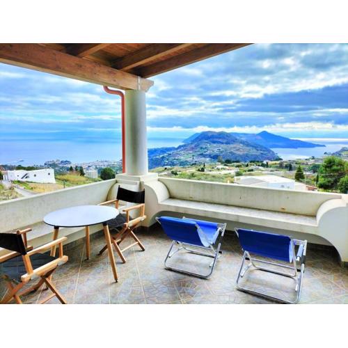 Scirocco Eolie with sea view!