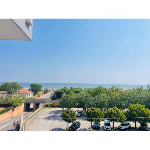 SE146 bilocale con terrazzo a due passi dal mare