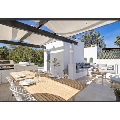 SE8 - Stylish townhouse with rooftop terrace