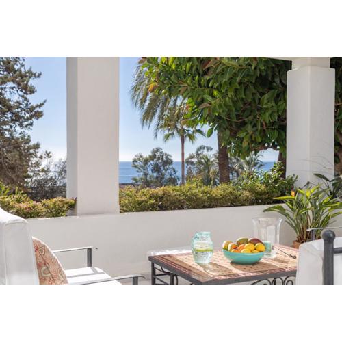 Sea Breeze House by Kura Homes