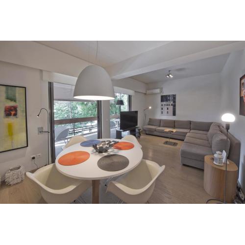 Sea Breeze Spacious Apt near Vouliagmeni Beach