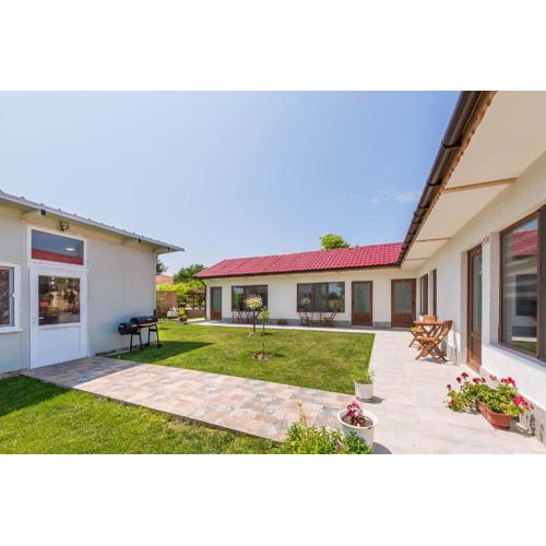 Sea Breeze Vacation House I BBQ & Jacuzzi