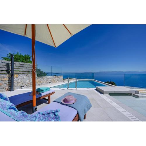 Sea & Cliff Luxury Suites