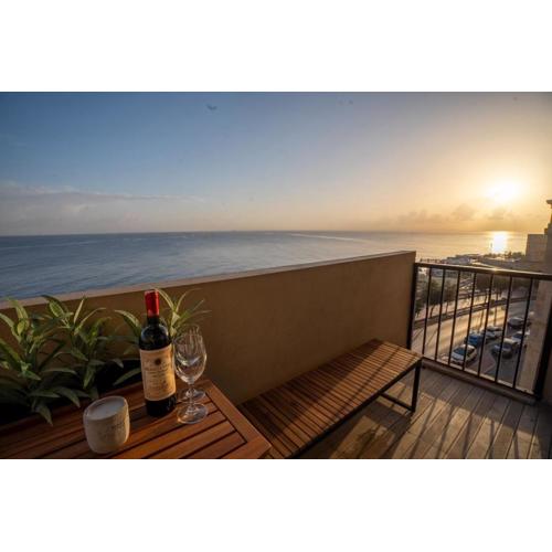 Sea Front 3 Bedroom Apartment with PS5