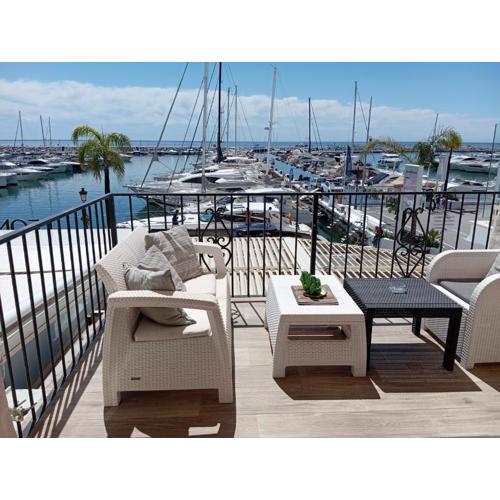 Sea front apartment in Puerto Banús