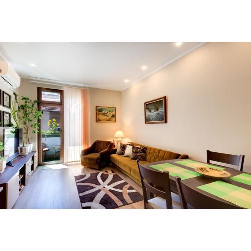 Sea Garden Apartment - First Beach line & Free parking