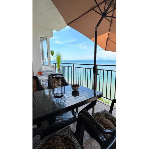 Sea Paradise 2-Room Seafront Apartment in Sveti Vlas