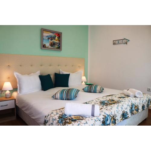 Sea Port CELEBRITY Apartment - Lets4Holiday