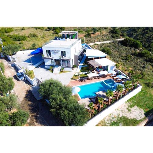 Sea Queen Luxury Hotel