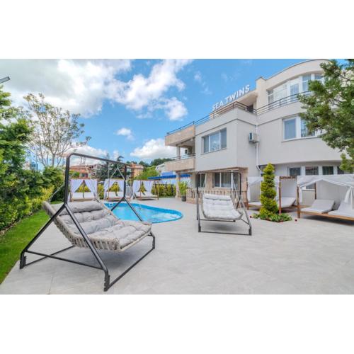 Sea Twins Luxury Aparthotel - 150 m from the beach
