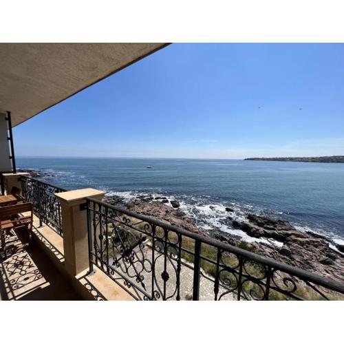 Sea View 2BR Apartment Sozopol