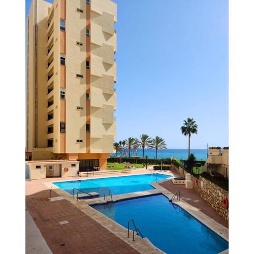Sea View 2BR Beachfront & Cozy Balcony Marbella