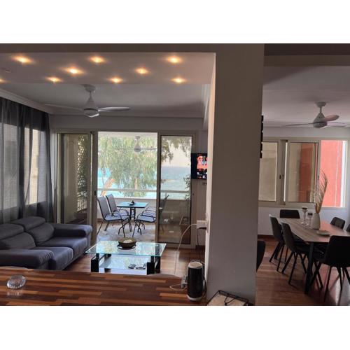 SEA VIEW AMATHUS LUXURY APT
