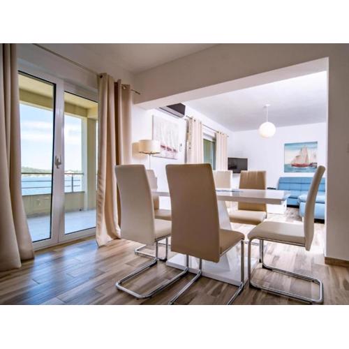 Sea View Apartment 2